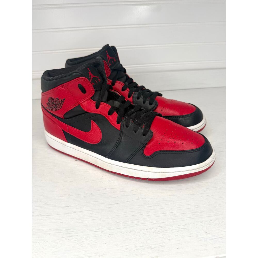 Nike Air Jordan 1 Mid Banned 2020 Bred Black Red 554724-074 Men’s Size 10.5 - Picture 2 of 6